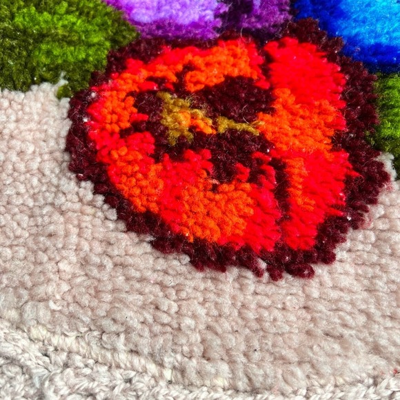 Vintage Floral Embroidered CottageCore Crochet Fringe Accent Rug Farmhouse - Picture 2 of 6